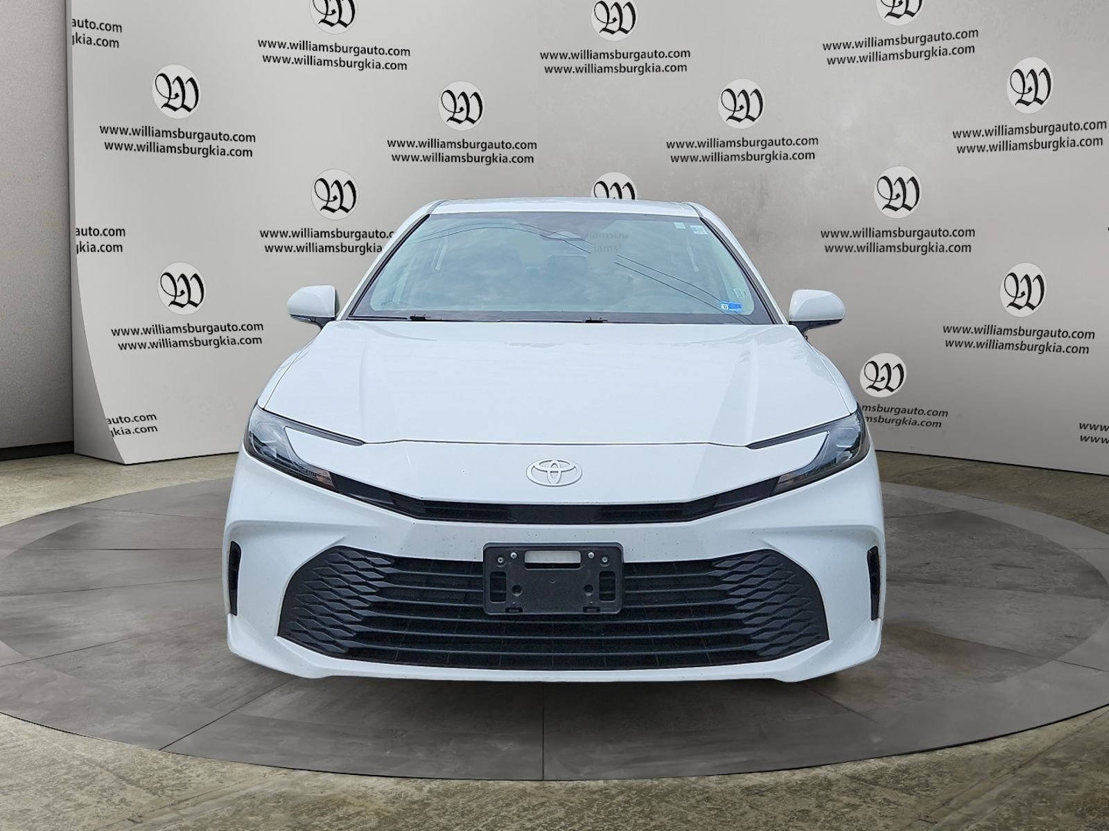 Used 2025 Toyota Camry LE FWD image 8