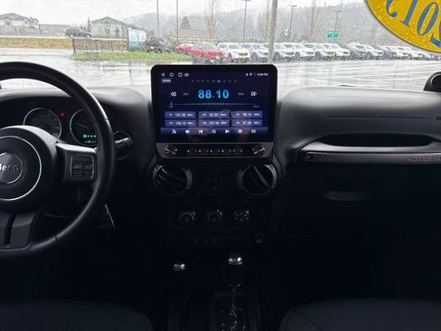 Used 2013 Jeep Wrangler Unlimited Sport image 19