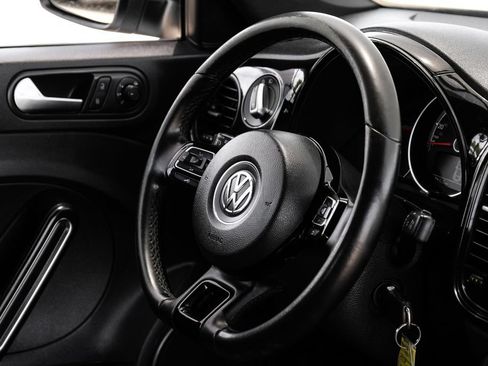 Used 2018 Volkswagen Beetle 2.0T S FWD image 10