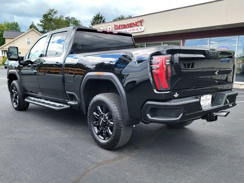 Used 2024 GMC Sierra 2500 AT4 AWD/4WD image 7