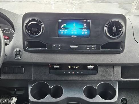 Used 2024 Mercedes-Benz Sprinter 2500 image 12