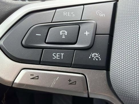Used 2024 Volkswagen Tiguan SE FWD image 17