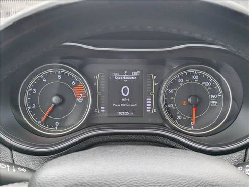 Used 2019 Jeep Cherokee Latitude Plus w/ Cold Weather Group AWD/4WD image 11