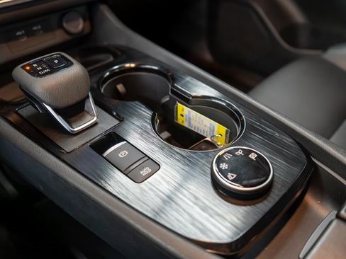 Used 2025 Nissan Rogue SV w/ SV Premium Package image 34