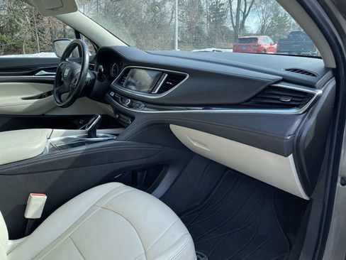 Used 2020 Buick Enclave Essence image 27