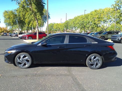 Certified 2025 Hyundai Elantra Limited image 3