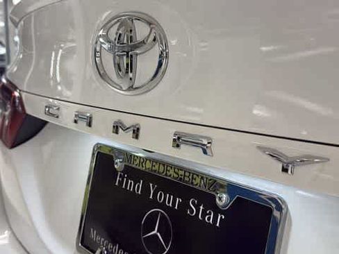Used 2023 Toyota Camry SE w/ Cold Weather Package FWD image 9