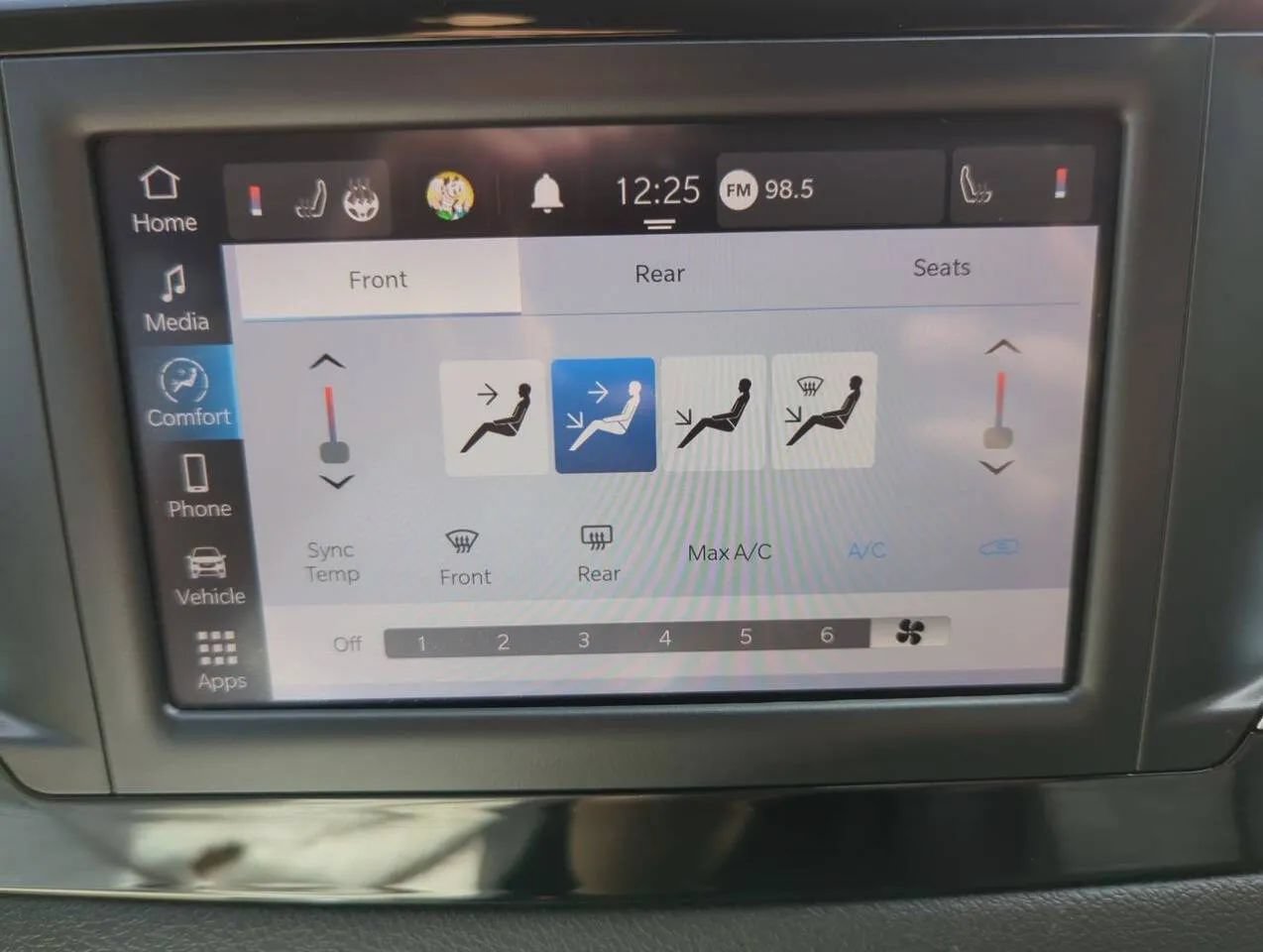 Used 2023 Chrysler Voyager LX FWD image 18