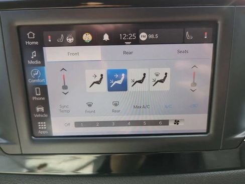 Used 2023 Chrysler Voyager LX FWD image 18
