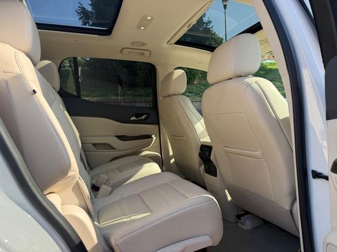 Used 2021 GMC Acadia Denali w/ Denali Ultimate Package AWD/4WD image 10