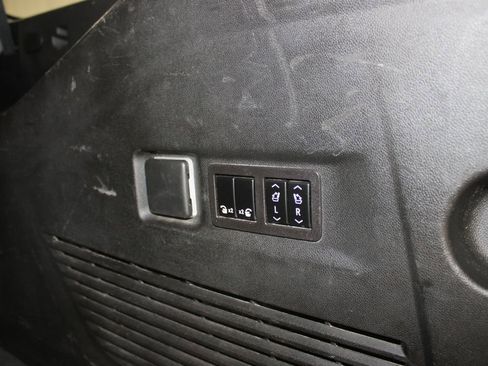 Used 2023 Chevrolet Suburban Premier image 24