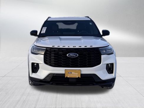 Certified 2025 Ford Explorer ST-Line image 2