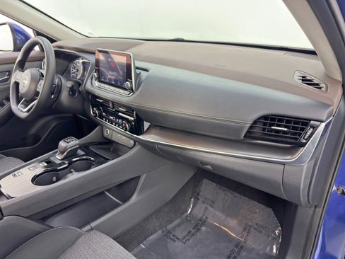 Used 2022 Nissan Rogue SV image 13