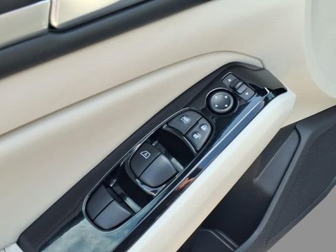 Used 2024 Nissan Altima 2.5 SL image 17