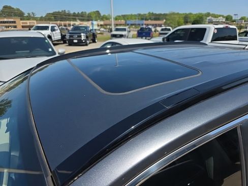 Used 2019 Toyota RAV4 XLE Premium image 10