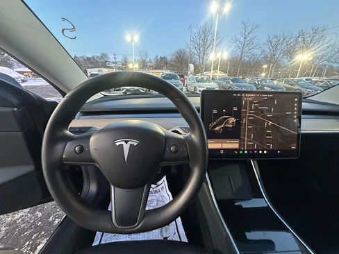 Used 2020 Tesla Model 3 Standard Range image 14