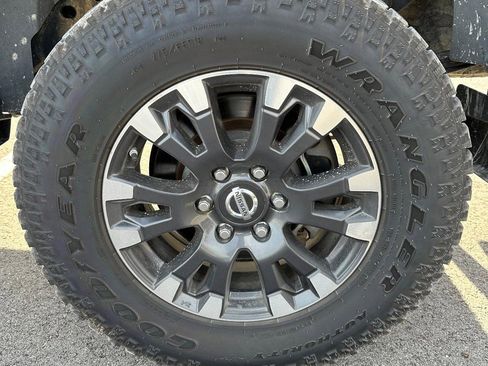 Used 2016 Nissan Titan PRO-4X w/ Pro-4x Convenience Package image 9