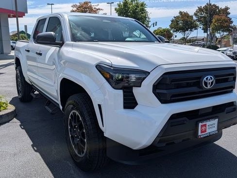 Used 2025 Toyota Tacoma SR RWD image 12