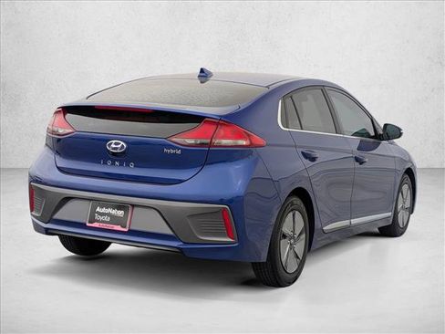 Used 2022 Hyundai Ioniq SE FWD image 5