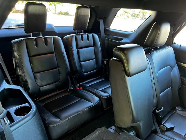 Used 2019 Ford Explorer XLT w/ Equipment Group 202A AWD/4WD image 33
