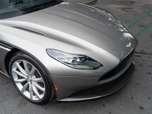Used 2019 Aston Martin DB11 Volante image 11
