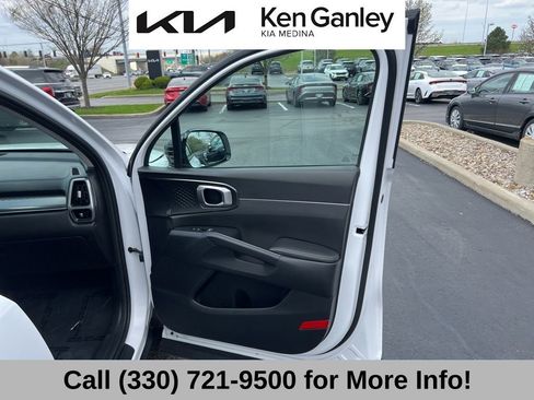 Certified 2022 Kia Sorento S w/ Panoramic Sunroof Package image 58