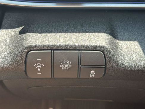 New 2025 Hyundai Elantra Limited image 31