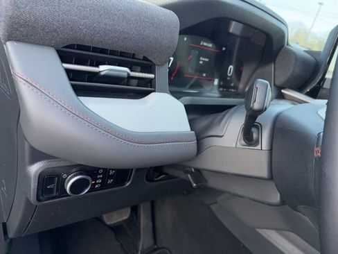 Used 2025 Ford Explorer Active AWD/4WD image 26