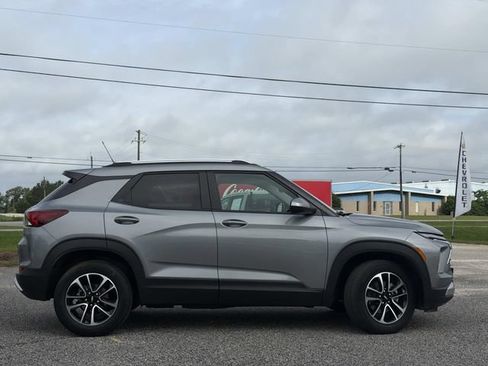 Used 2025 Chevrolet TrailBlazer LT AWD/4WD image 6