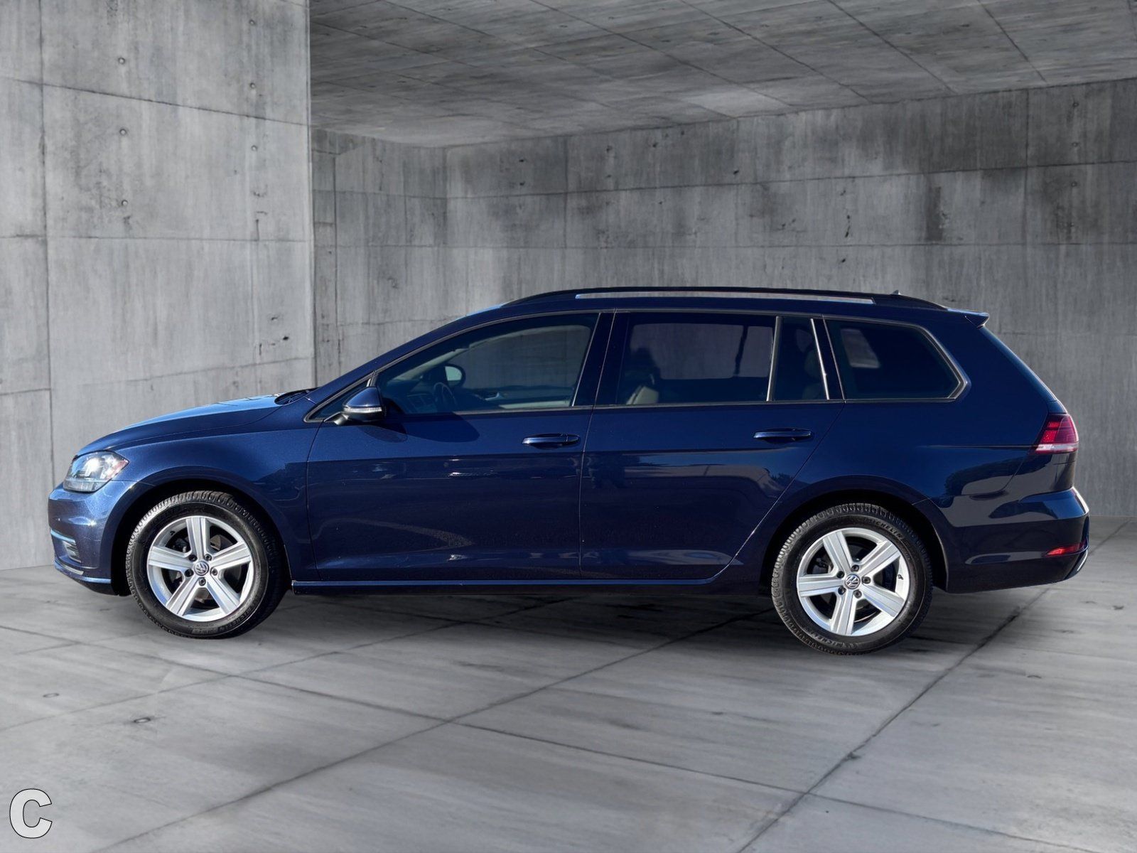 Used 2018 Volkswagen Golf SE FWD image 3