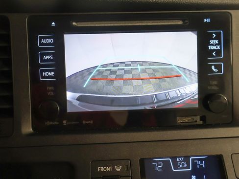 Used 2017 Toyota Sienna XLE w/ XLE Navigation Package image 39