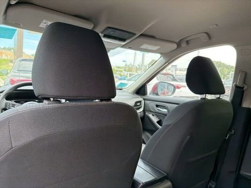 Used 2024 Nissan Rogue SV image 27