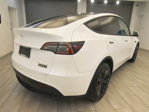 Used 2022 Tesla Model Y Long Range AWD/4WD image 5