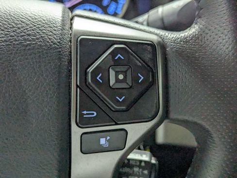 Used 2020 Toyota Tacoma SR5 RWD image 19