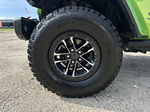 Used 2025 Jeep Wrangler Unlimited Rubicon AWD/4WD image 12