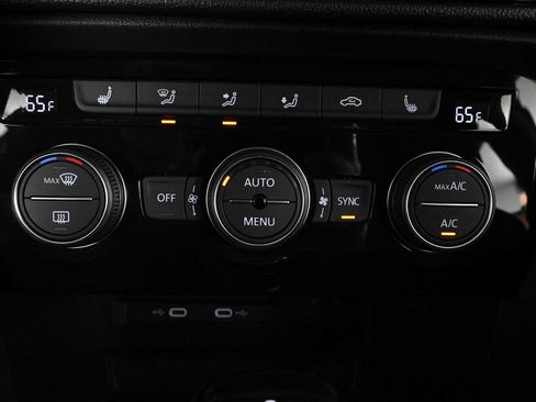 Certified 2024 Volkswagen Taos SE FWD image 24