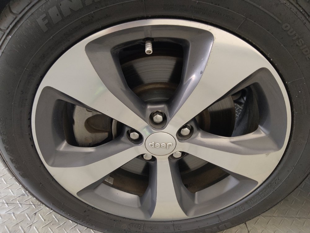 Used 2019 Jeep Cherokee Limited FWD image 31