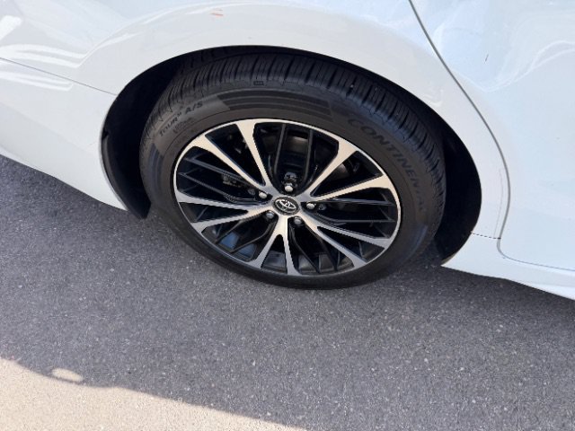 Used 2020 Toyota Camry SE w/ Sunroof Package FWD image 34