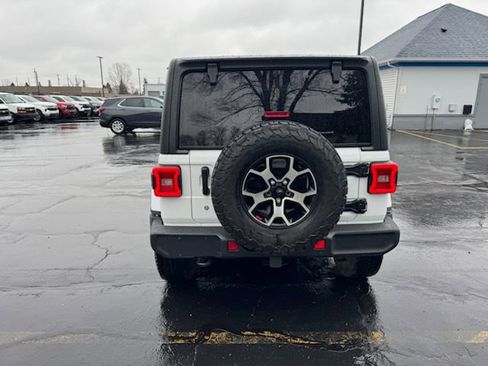 Used 2018 Jeep Wrangler Unlimited Sahara image 4
