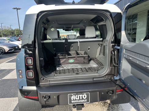 Used 2026 Land Rover Defender 110 X-Dynamic SE AWD/4WD image 5