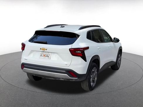 Used 2025 Chevrolet Trax LT image 14