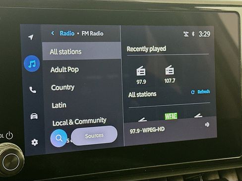 Used 2025 Toyota RAV4 XLE FWD image 21