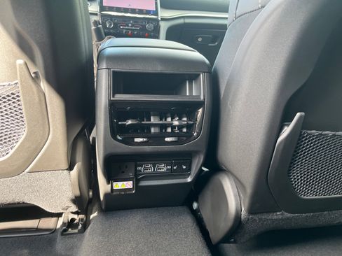 New 2025 Jeep Grand Cherokee Limited AWD/4WD image 17