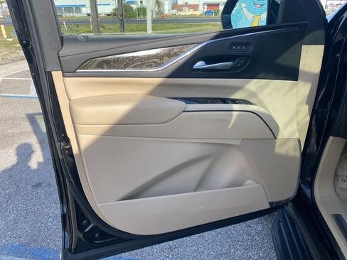 Used 2024 Cadillac Escalade Premium Luxury image 10