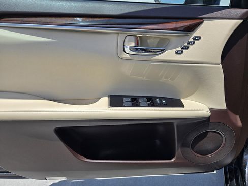 Used 2016 Lexus ES 350 w/ Navigation System Package FWD image 19