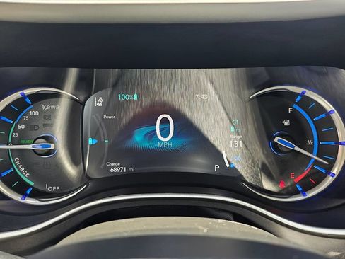 Used 2023 Chrysler Pacifica Touring-L FWD image 33