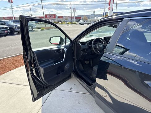 Used 2025 Toyota RAV4 LE AWD/4WD image 10