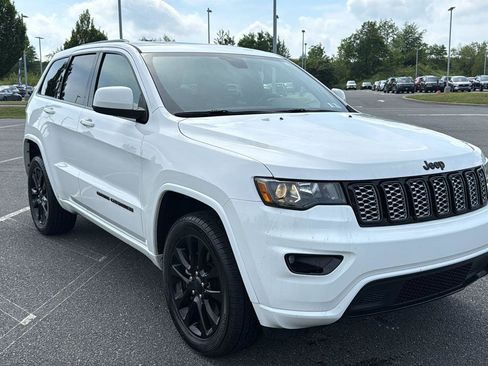 Used 2021 Jeep Grand Cherokee Laredo X AWD/4WD image 1