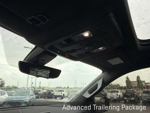 Used 2022 Chevrolet Suburban High Country AWD/4WD image 30