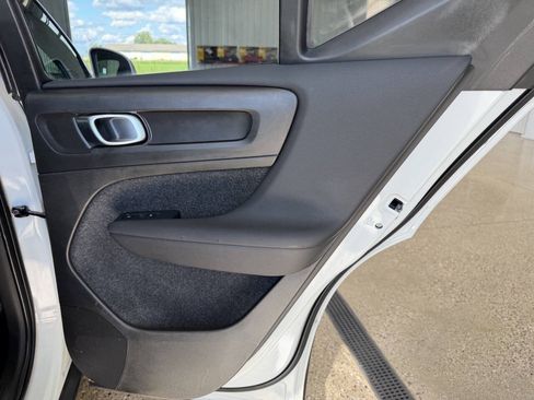 Used 2023 Volvo XC40 B5 Core AWD/4WD image 26